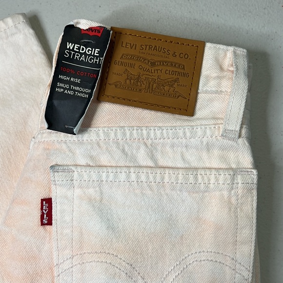 LEVI’S PREMIUM WEDGIE STRAIGHT FIT WOMEN'S JEANS- in the peach (size 24x28) - Picture 8 of 8